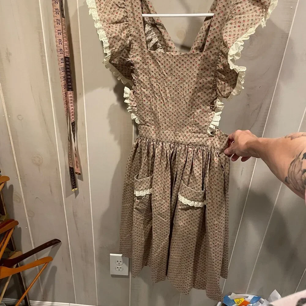 Cute vintage 50s-60s ruffle apron open back mod retro trad dress pockets